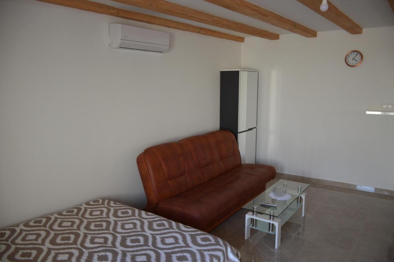 Studio Apartman Kata Prvic Sepurine Buitenkant foto