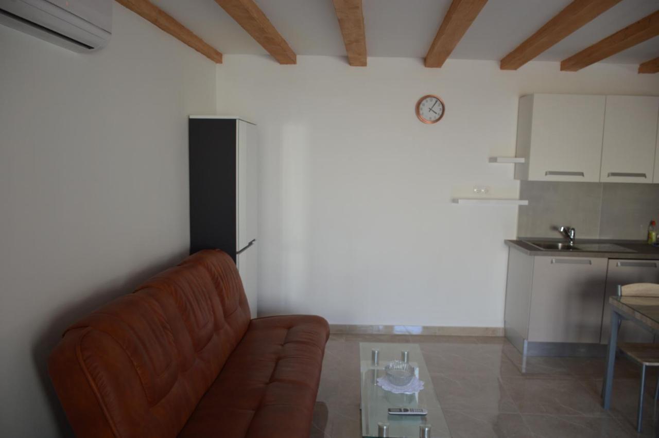 Studio Apartman Kata Prvic Sepurine Buitenkant foto