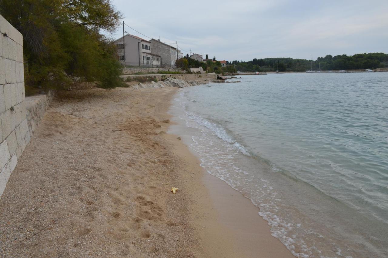 Studio Apartman Kata Prvic Sepurine Buitenkant foto