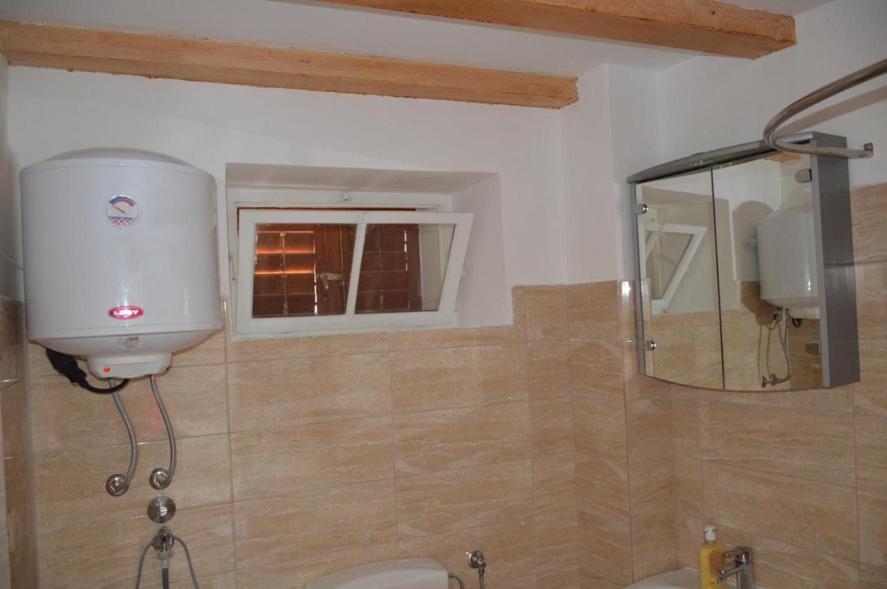 Studio Apartman Kata Prvic Sepurine Buitenkant foto