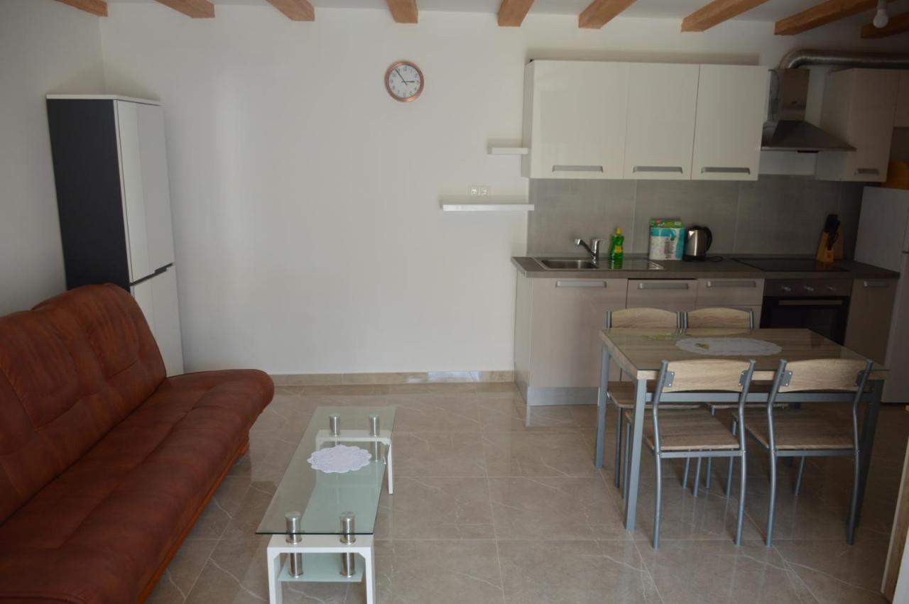 Studio Apartman Kata Prvic Sepurine Buitenkant foto